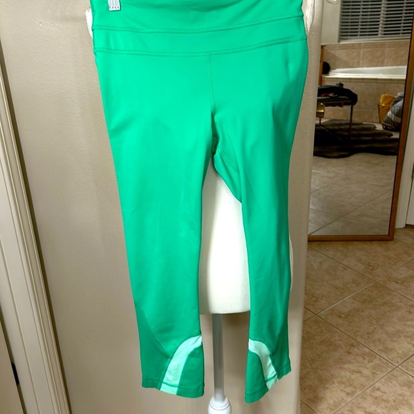 Lululemon Cropped Legging - Picture 7 of 11
